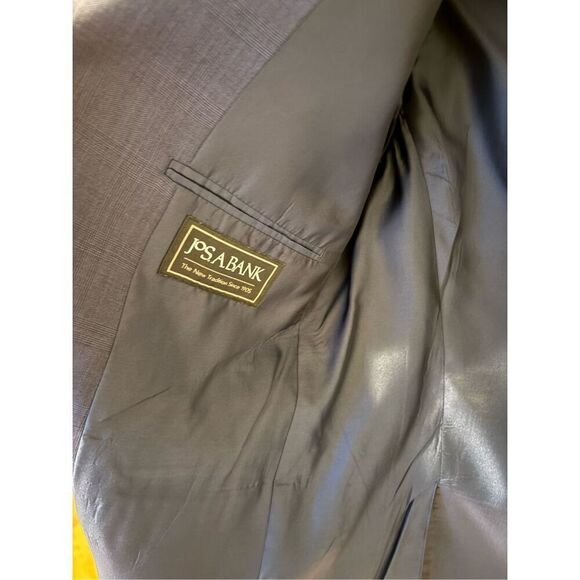 Jos A. Banks Men’s 2 Piece Suit, size 39 - Picture 9 of 16
